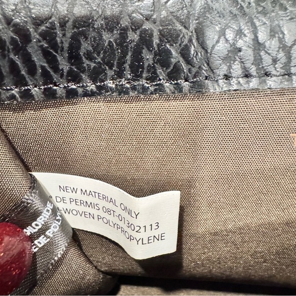 Matt & Nat Black Vegan Connolly Wallet - Picture 5 of 9